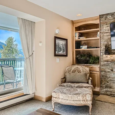 Few Minutes From Ski Resorts, Shuttle, Garage, And Beautiful Views! Condo